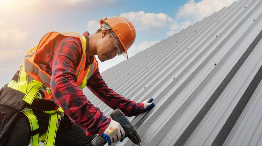 Professional metal roof installation in Phoenix, OR